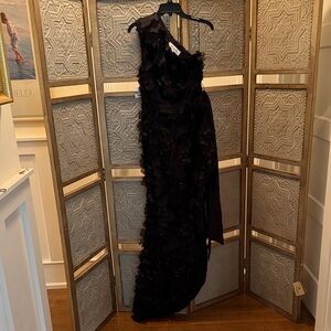 Elegant Black One-Shoulder Gown
